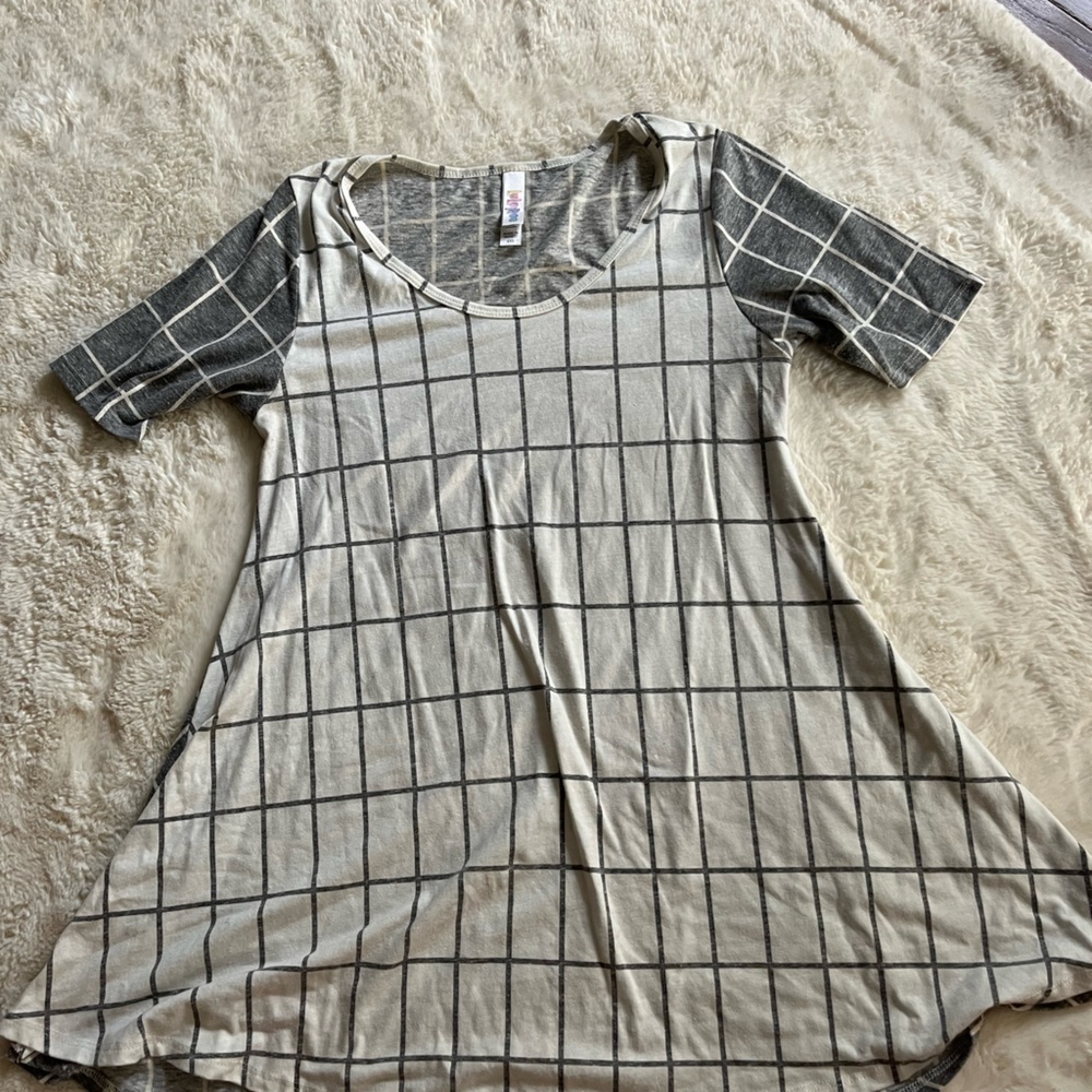lularoe cream and grey top